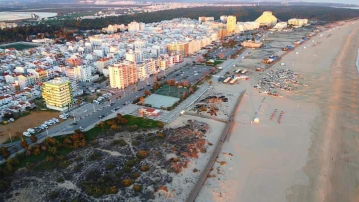 Monte Gordo T2 Frente Mar Apartment Luaran gambar